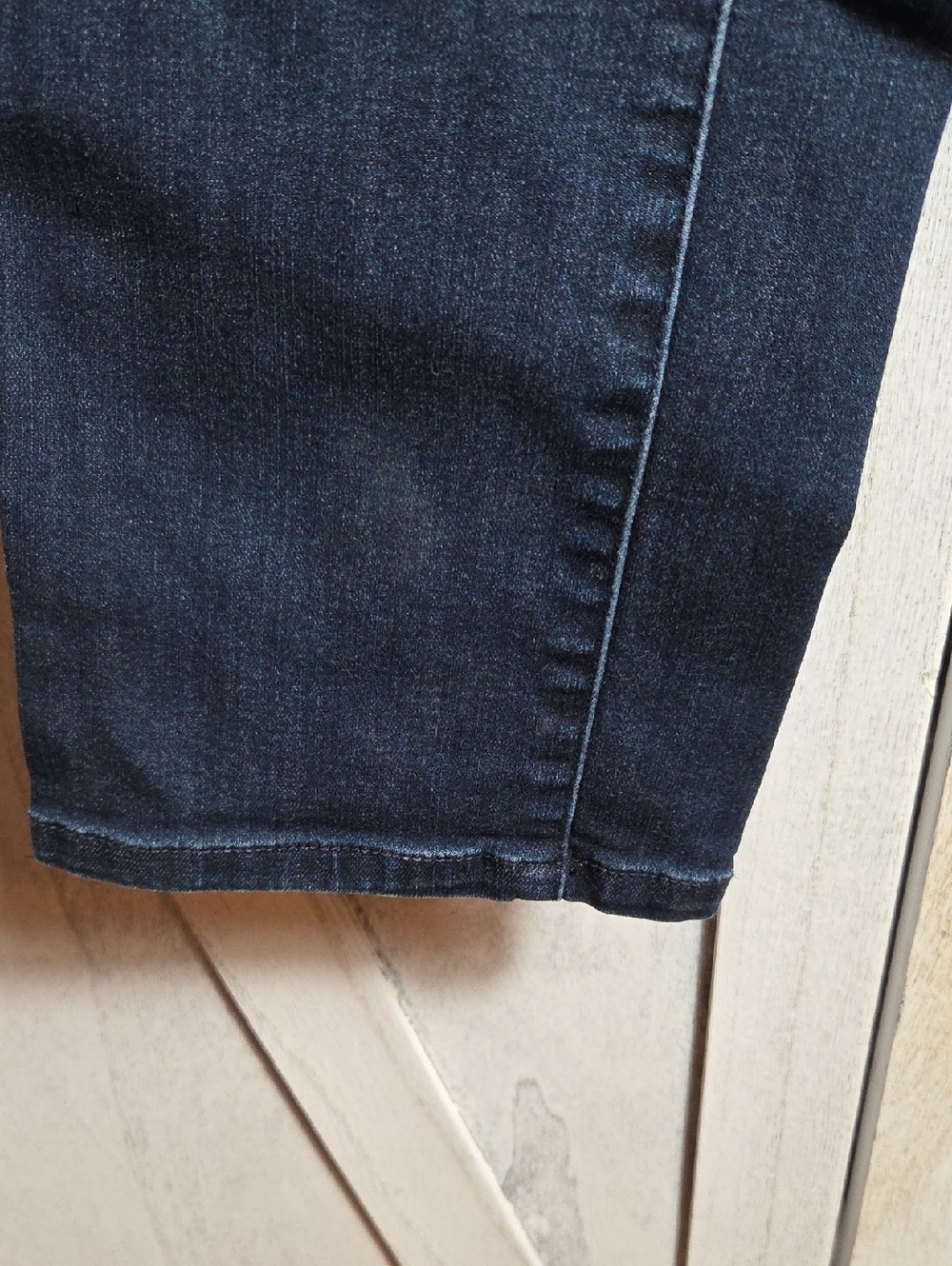 Democracy "Ab"solution Straight Leg Jeans Size 8 - Picture 3 of 10